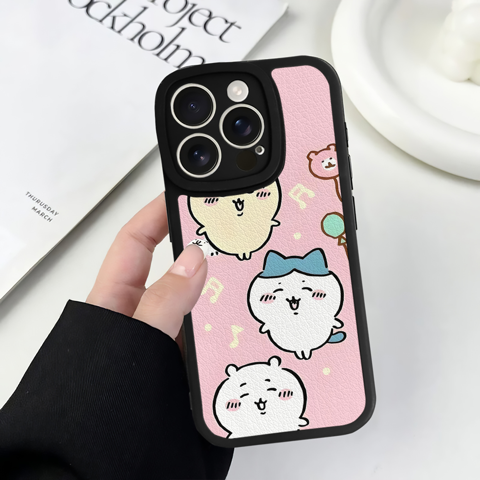 （画像用） ちいかわ Chii-kawa 【iPhone 16シリーズ対応】シリコンスマホケース（レザー調） 材質：シリコン